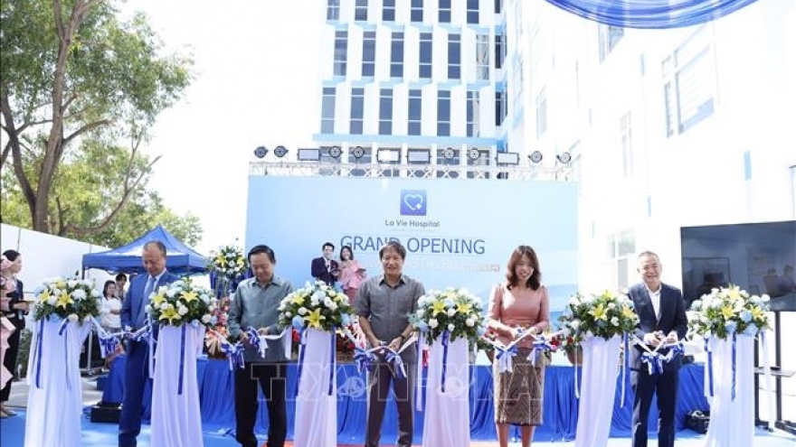 Hospital for Vietnamese expatriates in Laos inaugurated in Vientiane